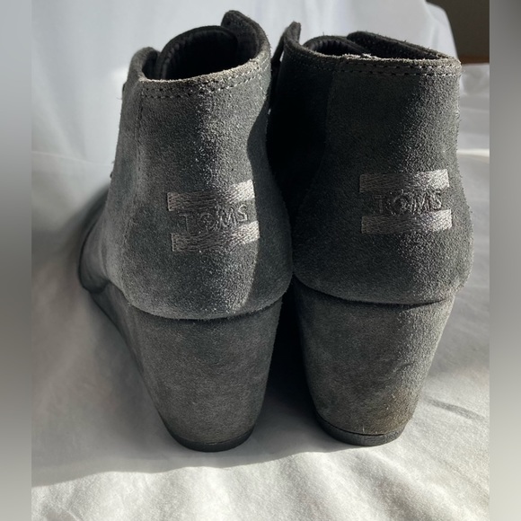 Tom’s gray lace up wedges size 8 never been worn - Picture 3 of 7